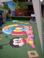 /album/galeria-de-fotos/calcada-girafa-amarelinha-etrilha-sensorial8-jpg/